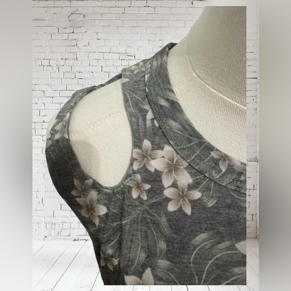 Chaser Floral Tank with Shoulder Cut-Out XL NWT | Statement Detail + Soft - Picture 2 of 3